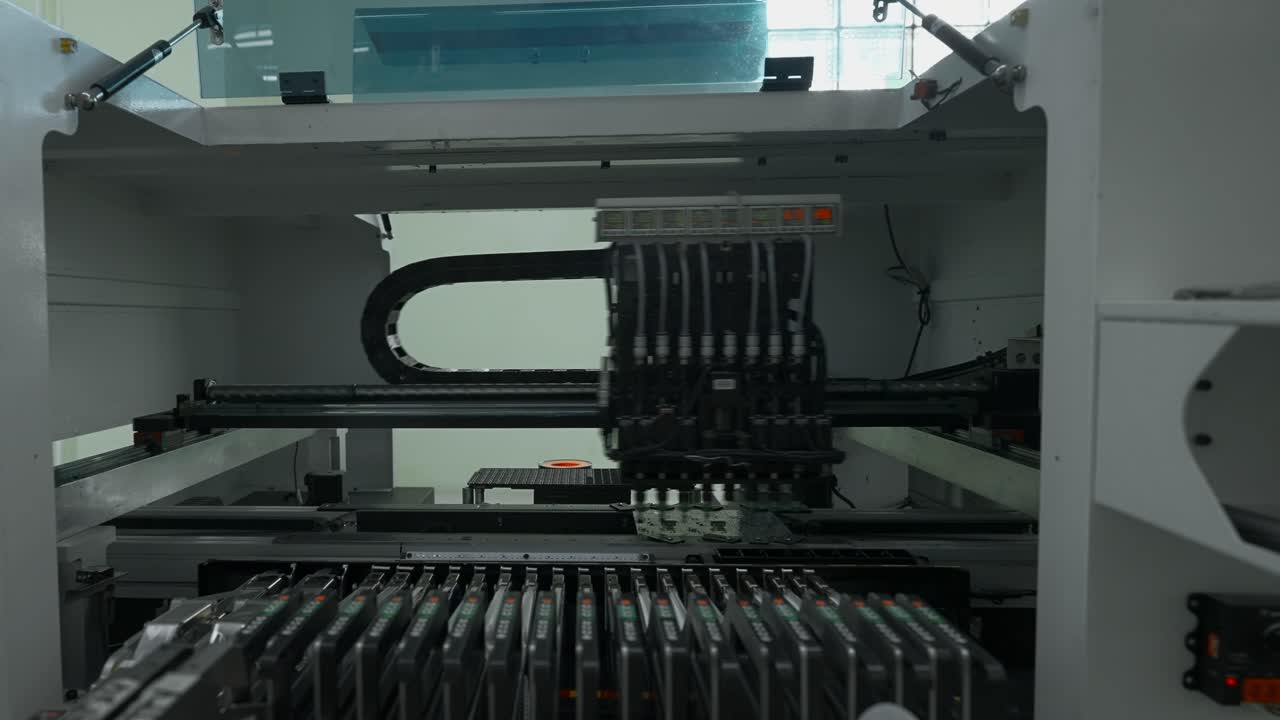 공장에서 자동화 된 pcb 조립 프로세스