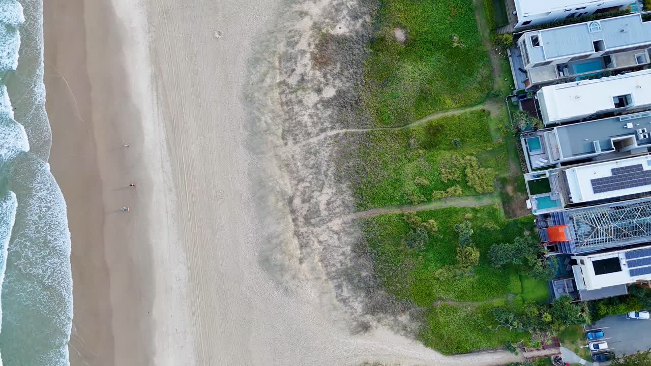 해변 에 있는 고급 주택 들 의 공중 사진