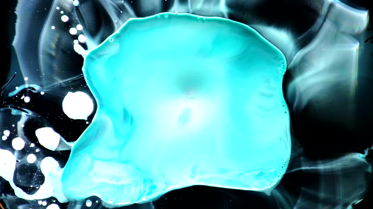 una melodía visual de menta, lechosa, saborearla con sus ojos - un vídeo abstracto natural