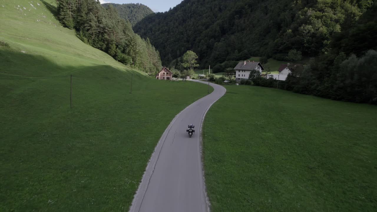 드론이 800c를 추적하는 비디오