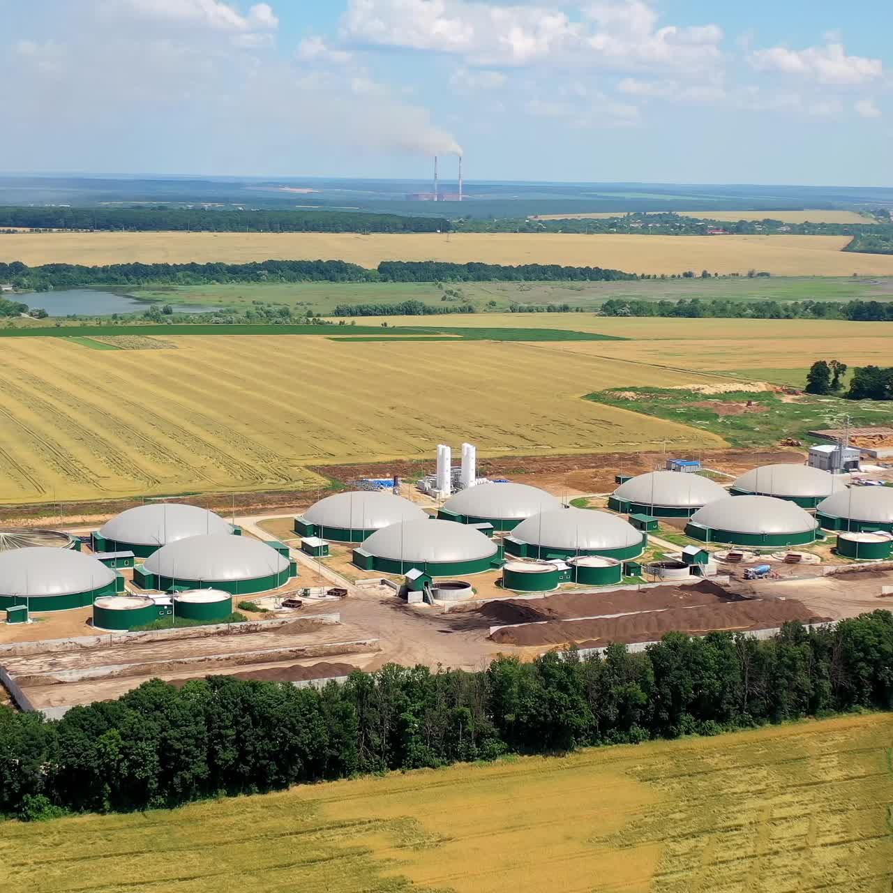 Technology of agricultural biogas plant. Modern biogas plant for generating electricity and heat from renewable raw materials