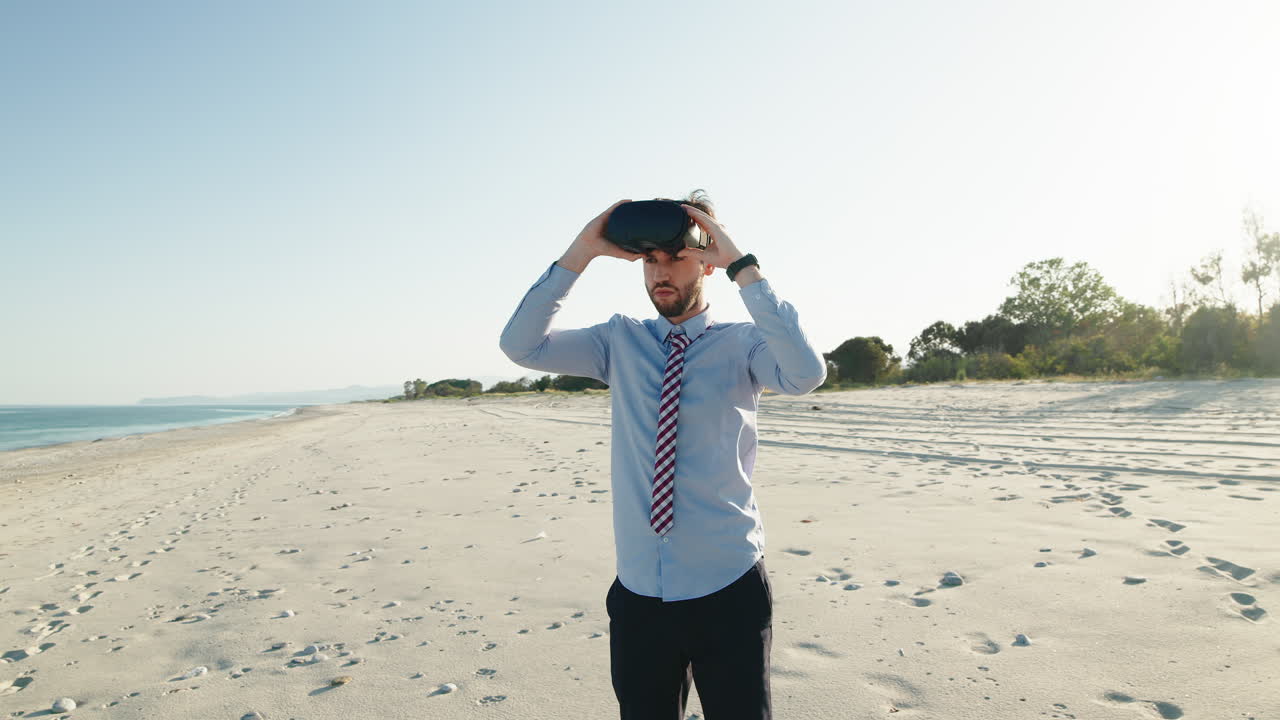 해변에서 vr 헤드을 착용한 사업가