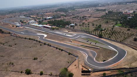 vista aérea panorámica de la pista de carreras kari motor speedway en chettipalayam, coimbatore, tamil nadu, india