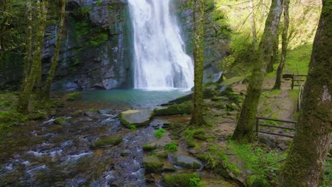 Seimeira-de-Vilagocende-Waterfall-Near-Fonsagrada-In-Galicia,-Spain