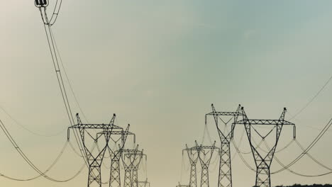 silueta de las líneas eléctricas