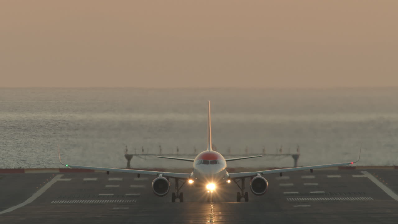 despegue de un avión de pasajeros