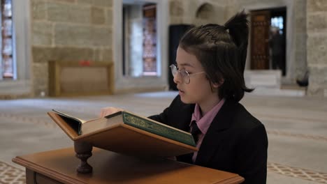 Little-boy-praying-with-quran