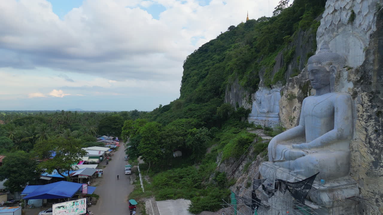 Tượng Phật đá trên sườn đồi Battambang, Campuchia 4K.