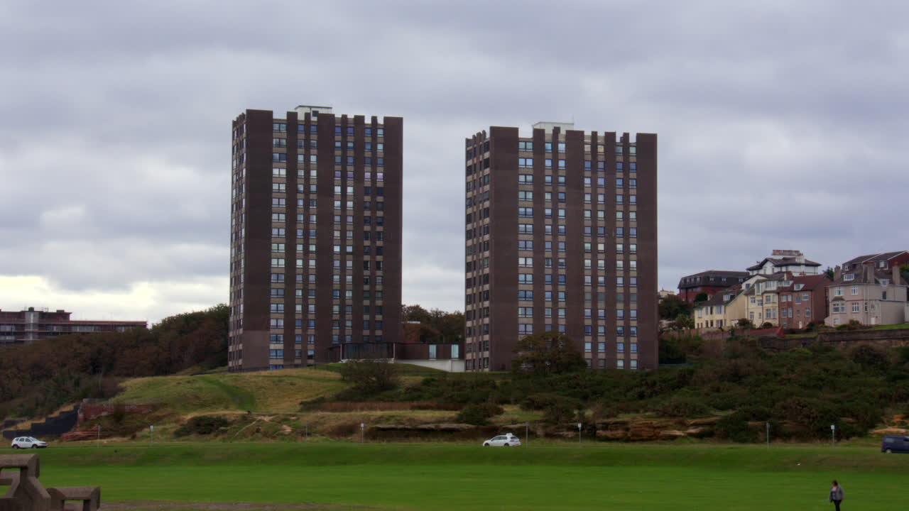 Bidikan sangat lebar gedung-gedung bertingkat Cliff di New Brighton.