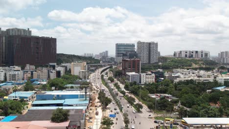 la ciudad de hitec se extiende en 81 hectáreas de tierra bajo los suburbios de madhapur, gachibowli y shamshabad. todos los municipios tecnológicos combinados también se conocen como cyberabad con un radio de 52 km.