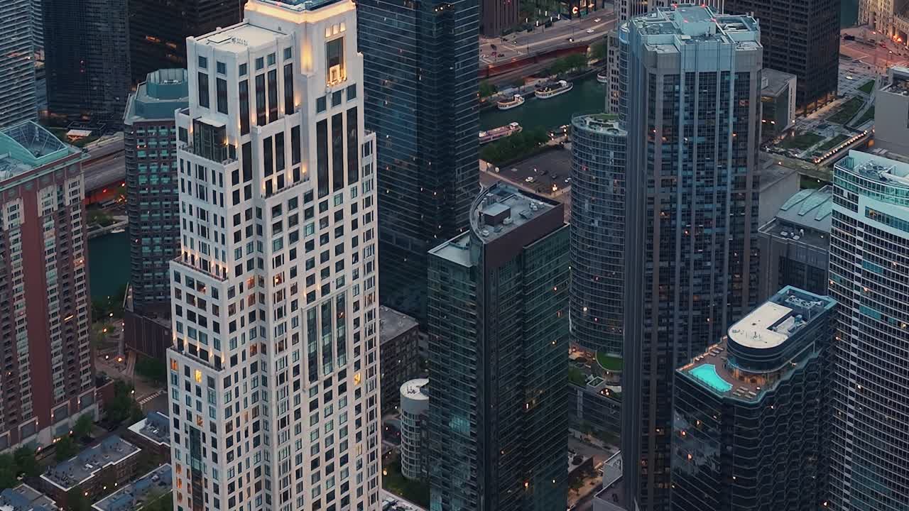 Grattacieli residenziali moderni di Chicago visti dall'alto