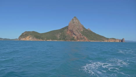 isla de pentecostés desde un velero - isla whitsunday en queensland, australia