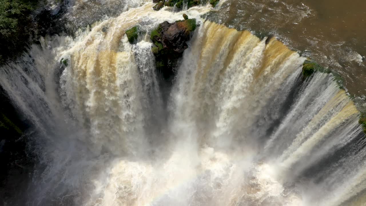 cascada de são romão, en el río farinha - parque nacional chapada das mesas, carolina, maranhão, noreste de brasil