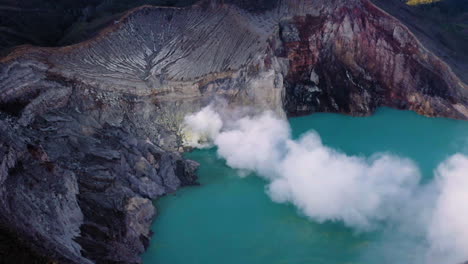 Krater-Des-Vulkans-Ijen,-Java,-Indonesien