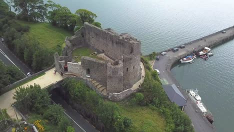 tiro de drone de punto de interés del castillo del rey juan en carlingford