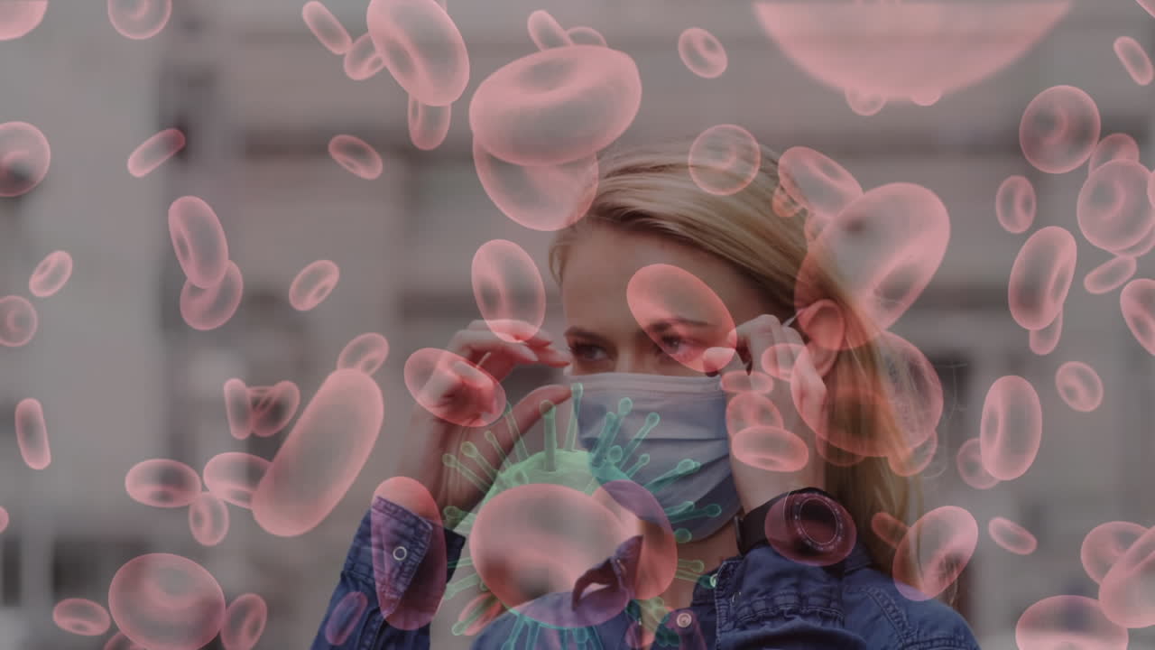 코로나 19 세포가 얼굴 마스크를 입은 여성을 가로질러 움직이는 애니메이션