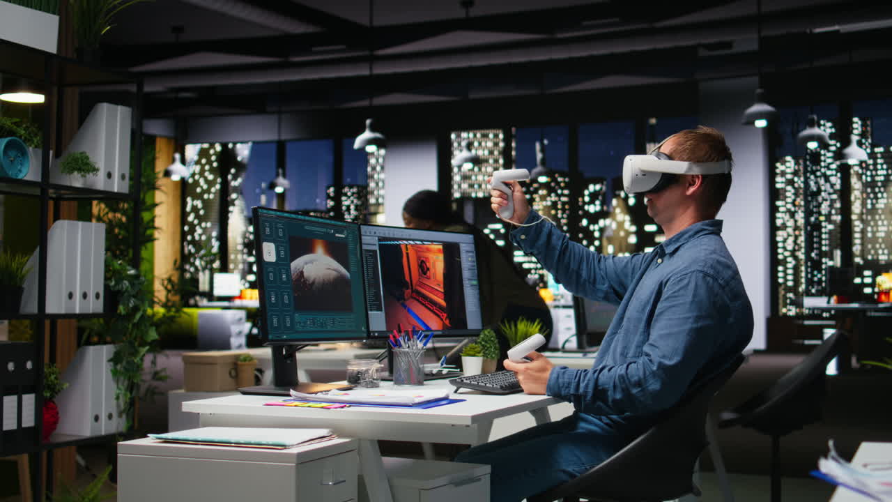 Professionel ingeniør bruger VR-headset og AI-teknologi til at skabe et rumskib