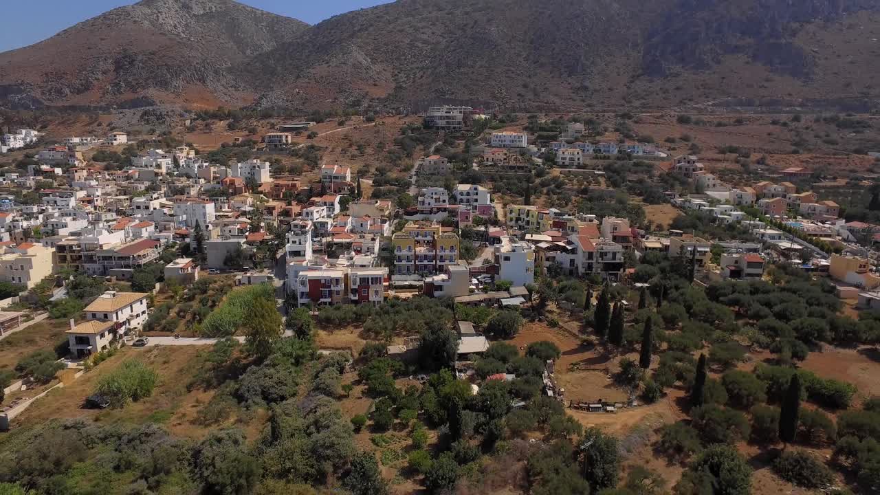 el pequeño pueblo turístico cerca de hersonissos, koutouloufari