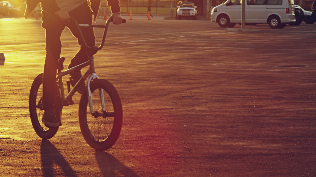 그가 알고 있는 유일한 방법은 냉각하는 것입니다.