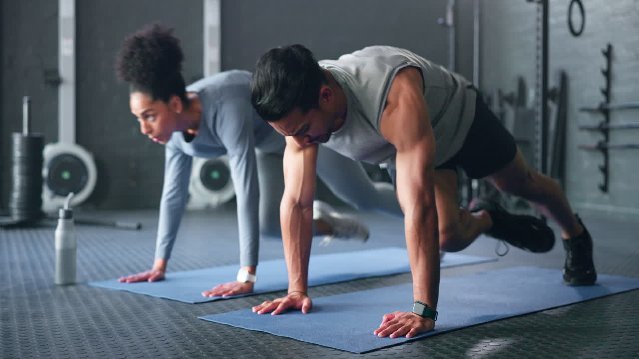pareja, acondicionamiento físico y entrenamiento de gimnasio