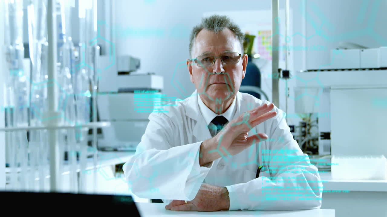 animación del procesamiento de datos científicos sobre un científico caucásico en el laboratorio.