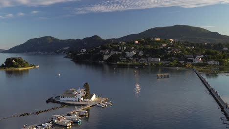 Smooth-panning-shot-of-Vlacherna-Monastery-and-Pontikonisi-island-in-the-evening-light,-Kerkyra,-Corfu,-Greece