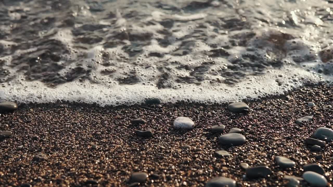 은 모래와 바다 파도