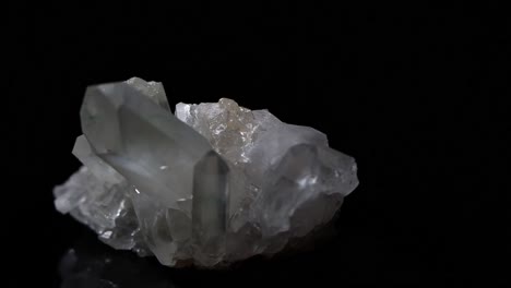 Quartz-crystals-emerge-from-a-piece-of-stone