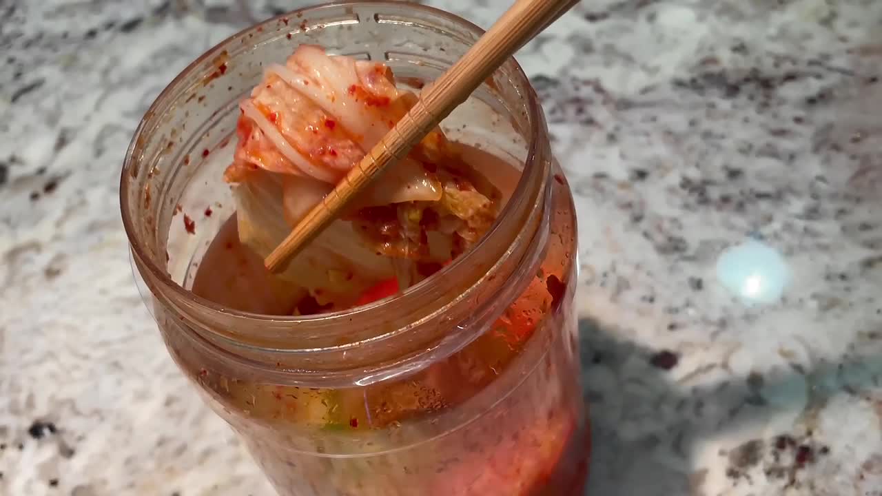 Il Kimchi è un contorno coreano e un alimento base nelle famiglie coreane.
