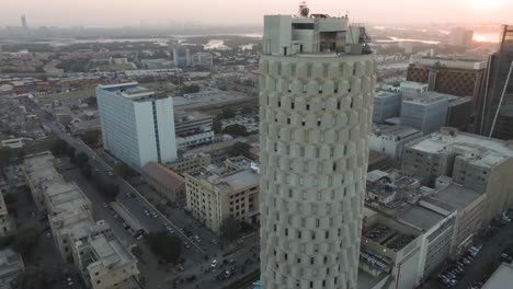 Foto-Aérea-De-Hbl-Plaza-Y-Ubl-Plaza-En-Ii-Chundrigar-Road,-Centro-De-Negocios-De-Pakistán,-Wallstreet-De-Karachi