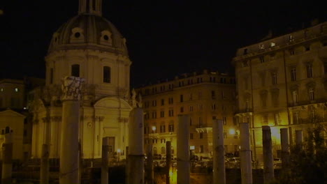 una vista nocturna de roma