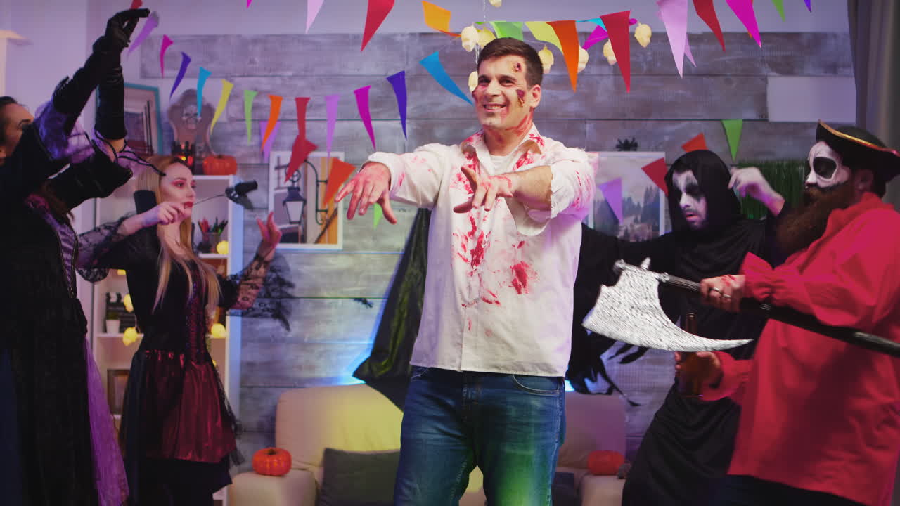 retrato de un zombie aterrador bailando en una fiesta de halloween
