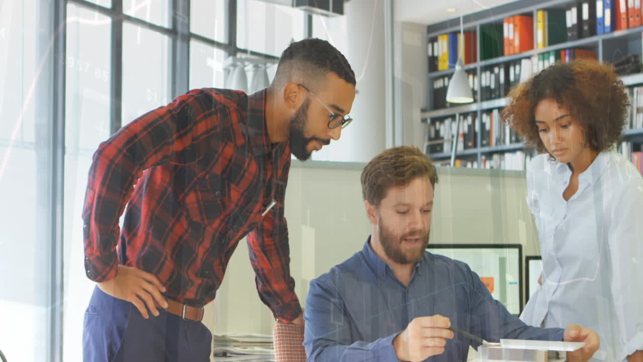 animación del procesamiento de datos con estadísticas sobre personas de negocios que usan hablar