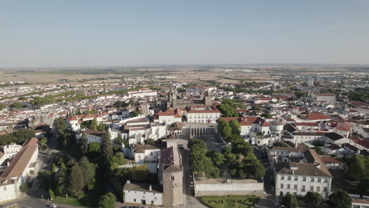 vista aérea del destino de viaje del centro de evora en portugal, paisaje urbano orbital de la ciudad tradicional portuguesa