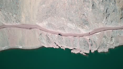 ruta del embalse de el yeso, cajon del maipo, país de chile