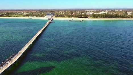 Busselton-Jetty-Absteigende-Luftaufnahme-über-Dem-Indischen-Ozean---Westaustralien