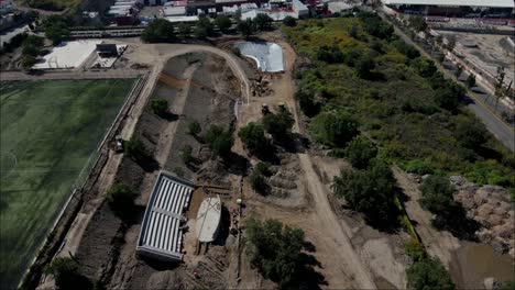 vista de drones del proceso de construcción de un parque de la ciudad en méxico
