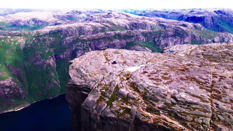 Drone-footage-of-Norwegian-mountains,-Landscape-and-kjæragbolten