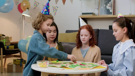 niños en la fiesta de cumpleaños