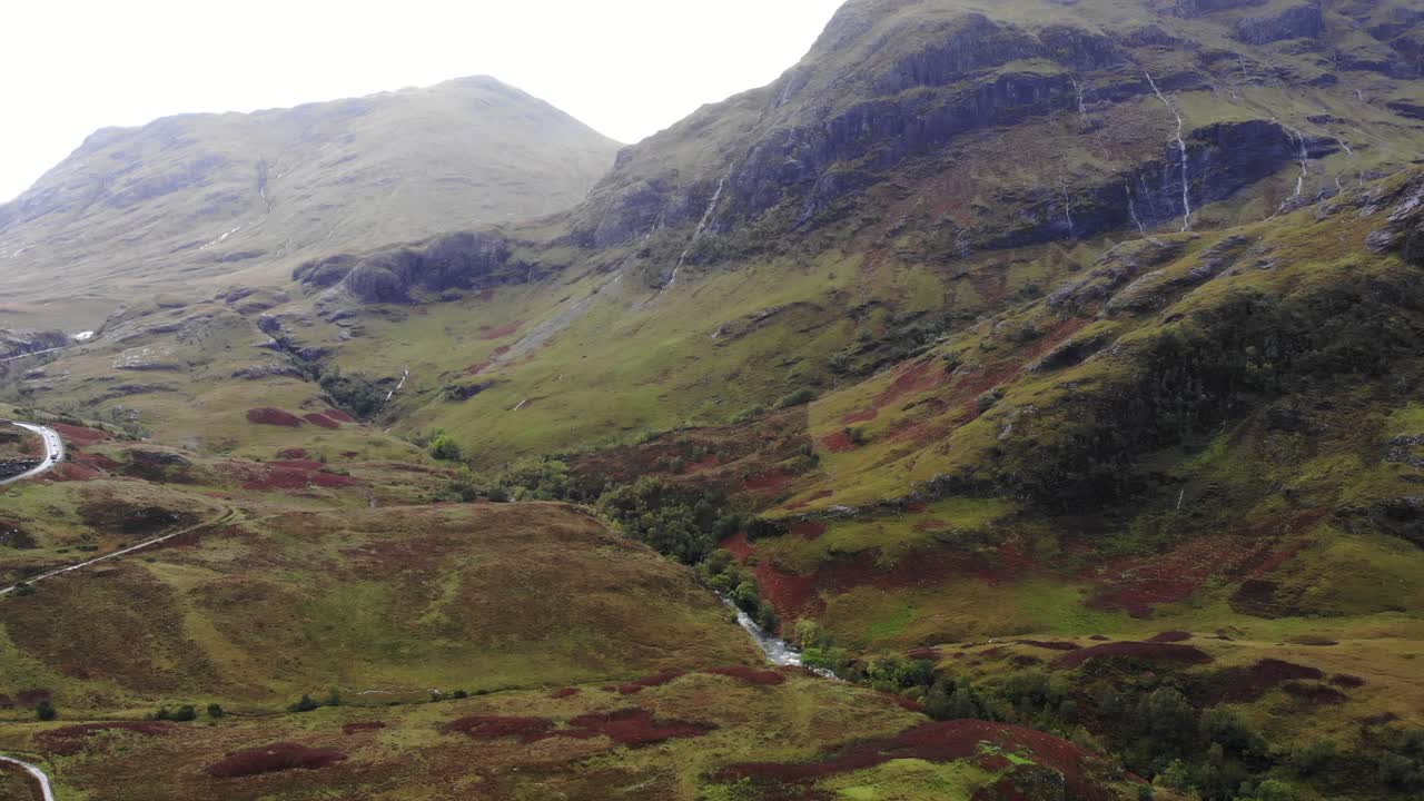 Dramatisk Glencoe-landskab i Skotland