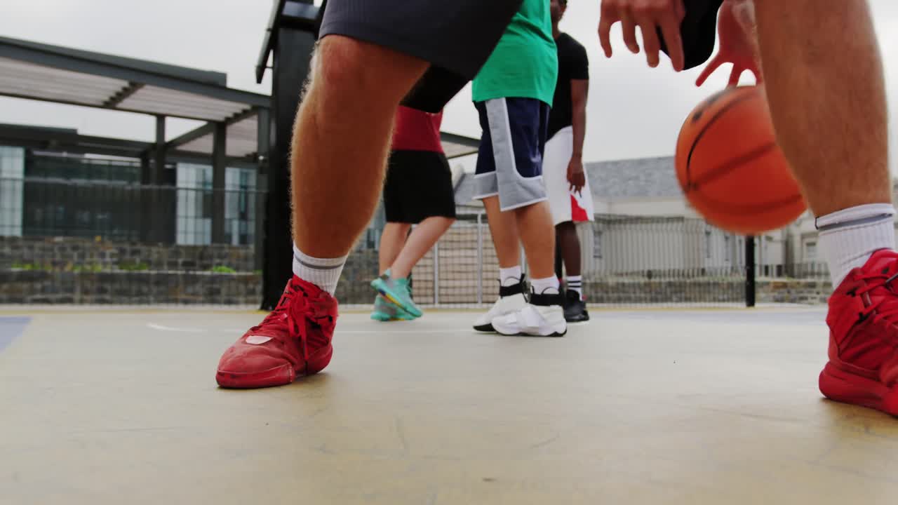 Basketballspiller spiller basketball 4k