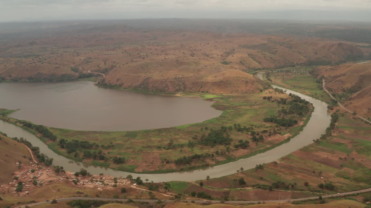 Volando sopra il fiume Keve, Angola, Africa 1