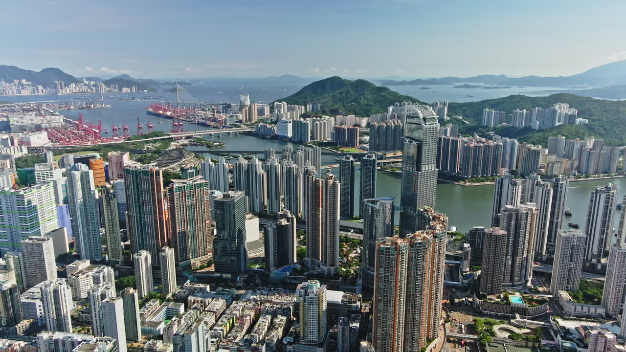 el paisaje urbano de tsuen wan con la impresionante torre nina como el rascacielos más alto