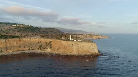 Sonnenuntergangs-Luftvideo-Des-Berühmten-Point-Vicente-Leuchtturms