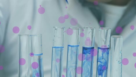 animación de puntos flotando sobre el trabajador de laboratorio con muestras
