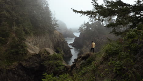 Aerial-view-of-a-man-walking-to-a-viewpoint,-in-Samuel-H