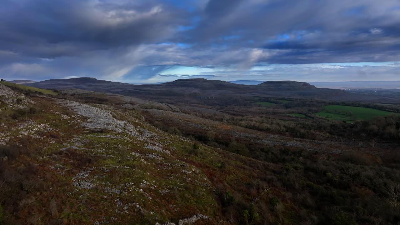 el burren, green road, condado de clare, irlanda, noviembre de 2023