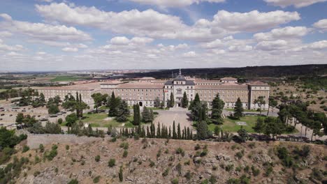 Zentrale-Sportschule-In-Toledo,-Spanien,-Iberische-Landschaft