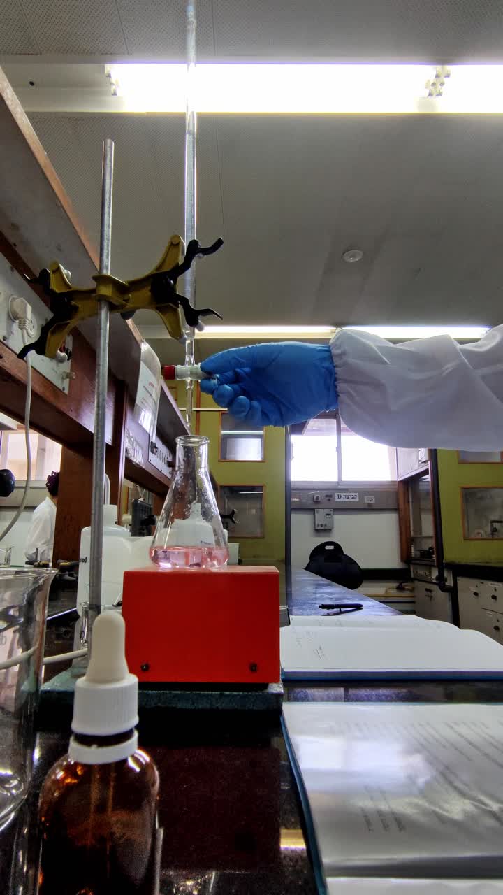 Acid Base Reaction in Laboratory Setup
