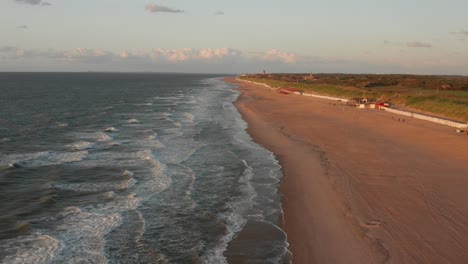 Der-Strand-Von-Domburg-Während-Eines-Sommersonnenuntergangs